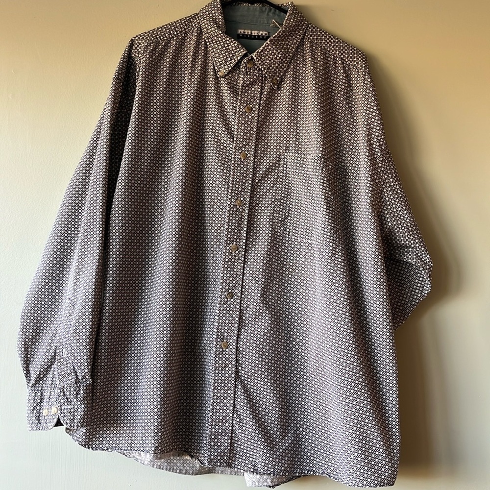 Men’s long sleeve red, and navy blue pattern button up. American Weekend XXL